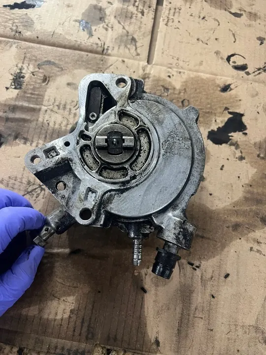 VW TOUAREG 5.0 TDI Imupumppu image 3