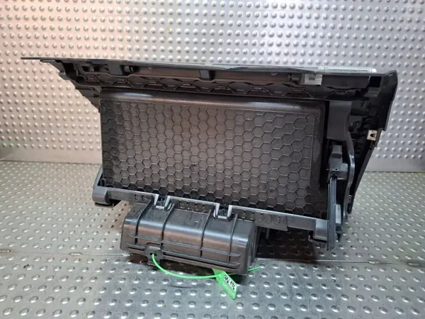 Passagerarhandskfack OEM S26372196 VW Golf VII image 3