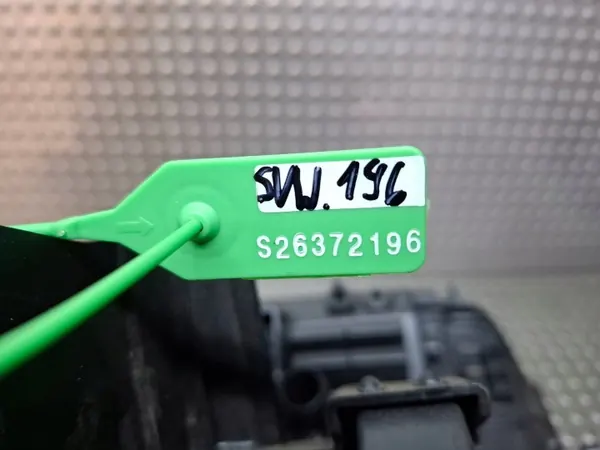 Passagerarhandskfack OEM S26372196 VW Golf VII image 9