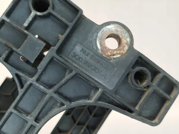 OEM 3Q0907704A tutkan kiinnike VW Passat B8:lle image 3