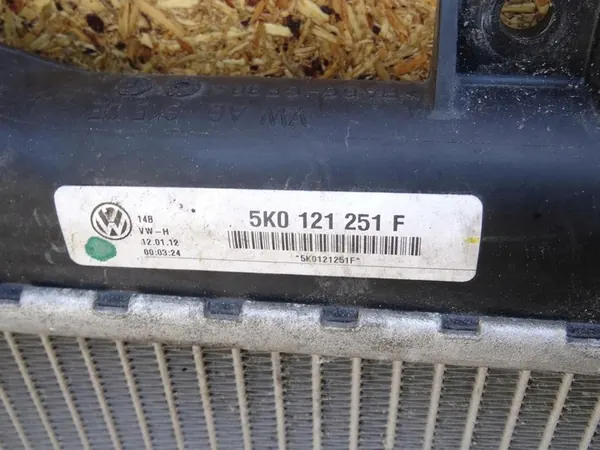 Radiador de agua AUDI A3 8P GOLF VI OCTAVIA II 1.8 TFSI 5K0121251F image 3