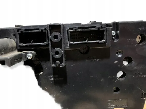 Panel climatización Volvo XC90 OEM 8682735 - Usado image 10