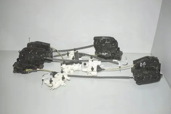 Conjunto de fechaduras OEM 2581894 BMW 7 G11/G12 image 2