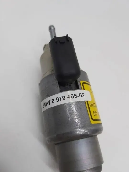 Polttoainepumppu BMW X6 E71/E72 6979465 3.0L image 3