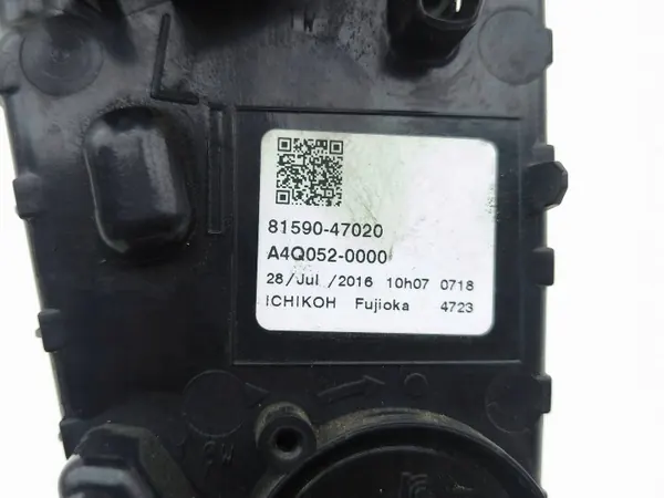 Toyota Prius 2016 Bakre stötfångarlampa OEM 8159047020 image 10