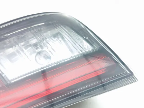 Toyota Prius 2016 Bakre stötfångarlampa OEM 8159047020 image 5