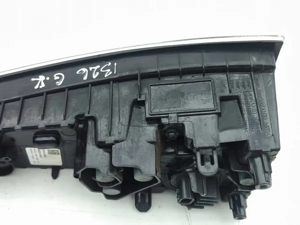 Toyota Prius 2016 Bakre stötfångarlampa OEM 8159047020 image 8