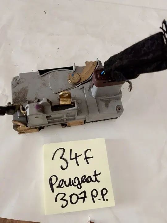 PEUGEOT 307 Front Right Door Lock 9136AA image 2