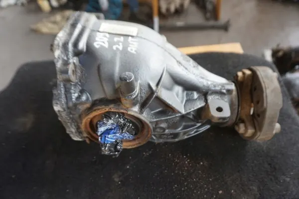 Mercedes w209 2.2 Takadifferentielli CLK 2033501894 image 2