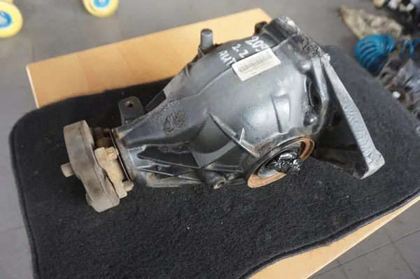 Mercedes w209 2.2 Takadifferentielli CLK 2033501894 image 3