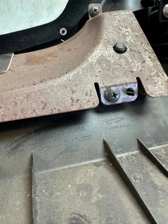 Infiniti G37 Dashboard onderkap OEM 68106JU46A image 4