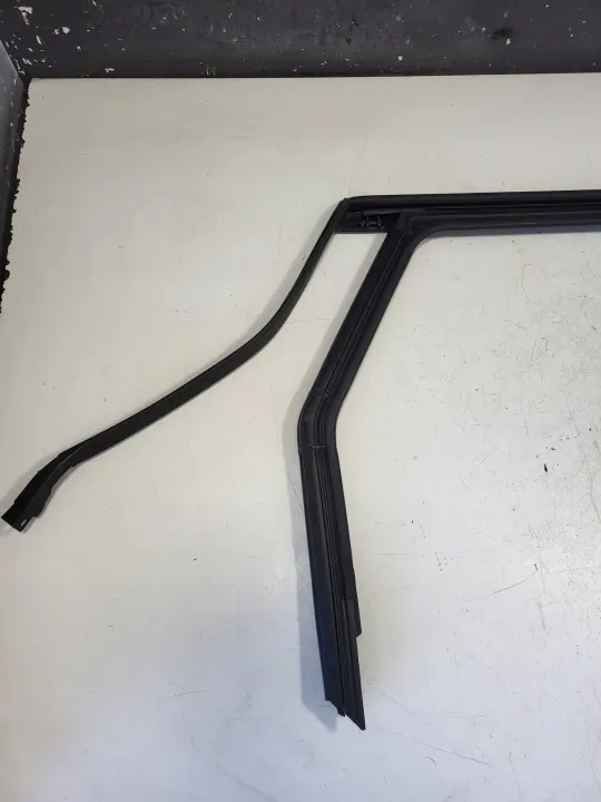 OEM RTP3081 Left Rear Door Window Seal Frame image 3