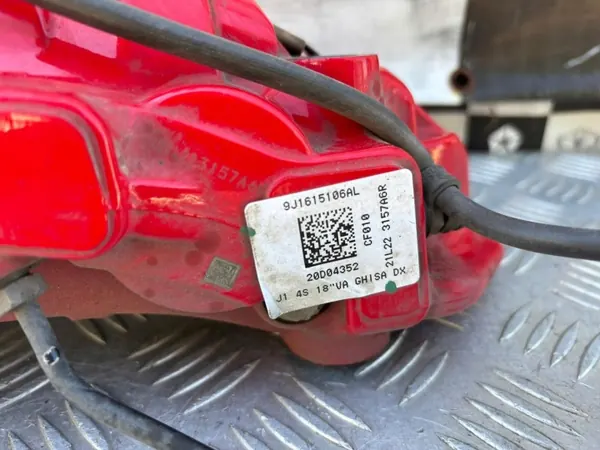 Porsche Taycan 4S Jarrulevy Oikea Etu OEM 9J1615302A image 6