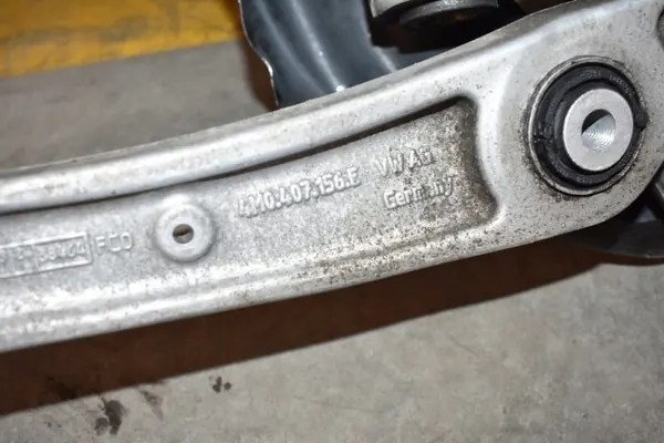 Etujousi oikea OEM 9Y0407246 555 Porsche Cayenne image 4