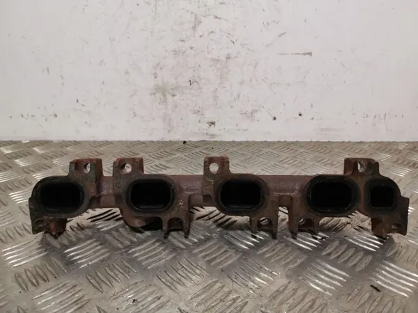 Jeep Cherokee Pakoputken keräin OEM 55221597 image 2