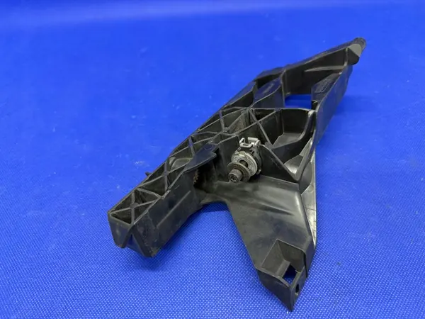 AUDI A6 C7 Glissière de fixation phare droit 4G0805608 image 5