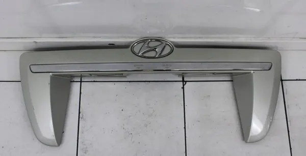 Moldurón de portón OEM TBS27424 para Hyundai Tucson I image 2