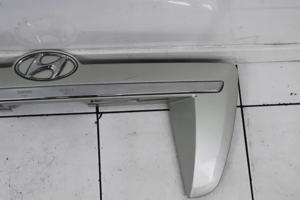 Moldurón de portón OEM TBS27424 para Hyundai Tucson I image 3