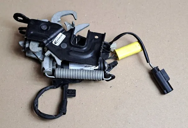 BMW 5 G30 Vänster Motorhuvslås 51237347410 image 2