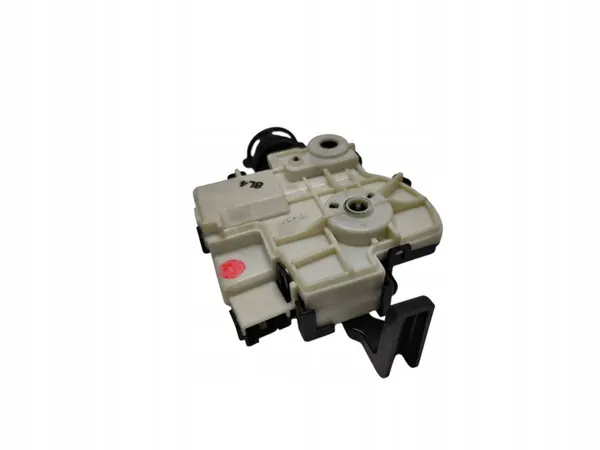 2019 Toyota Prius (XW50) Actionneur de verrou de hayon RTX172827 image 2