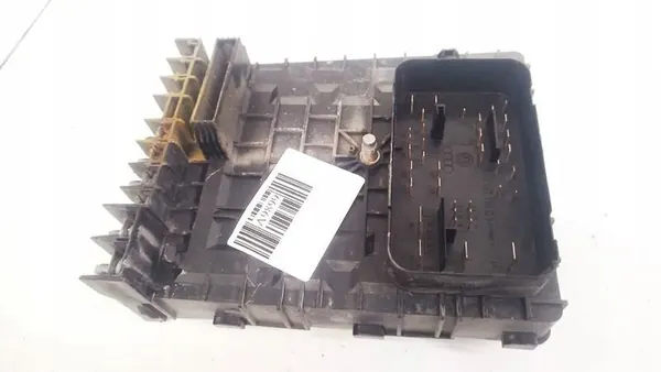 Caixa de Fusíveis Skoda Octavia 2009 1.8L OEM 1k0937125c image 2