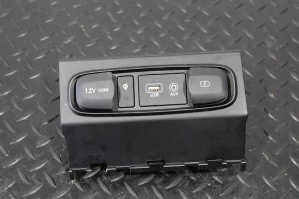 Prise USB AUX OEM 84631-S1010 pour Hyundai Santa Fe image 2