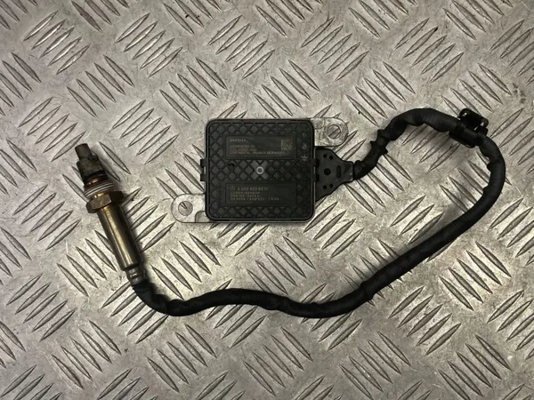 Mercedes NOX Sensor A0009058011 W213 image 4