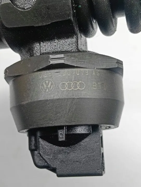 VW Scheibenwaschpumpe OEM 038130073AG - Gebraucht image 4