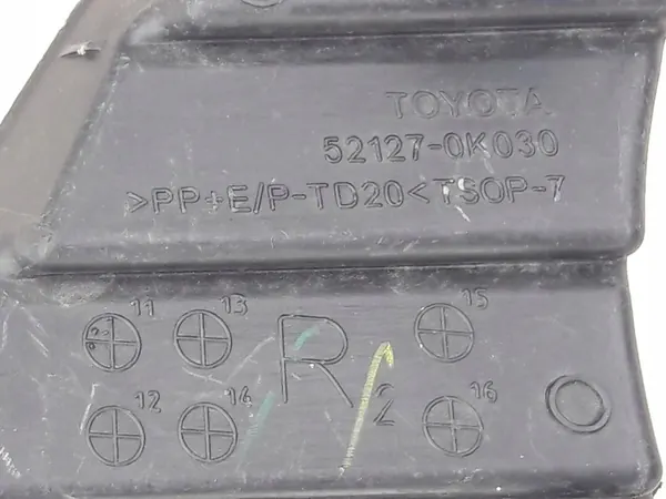 Tappo paraurti anteriore destro Hilux VII 11-15 OEM image 3