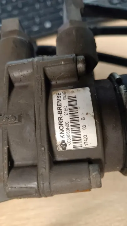 Knorr-Bremse K039569N00 Bremsventil, Gebraucht image 5