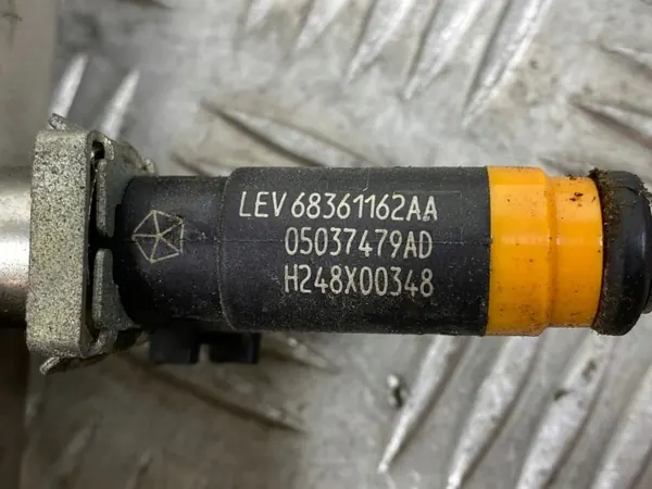 Conduto de combustível Jeep OEM 53013888AD - Usado image 3