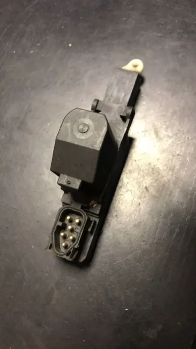 BMW Keskuslukitusaktuattori OEM 1378395 7-sarja E32 image 3