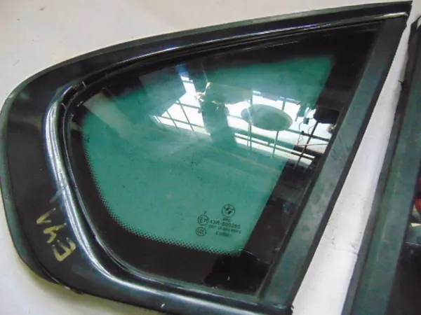 Vitre latérale BMW X6 E71/E72 OEM - Teintée foncée AS3 image 3