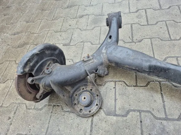 Viga eixo traseiro Kia Stonic OEM AKH18182 - Usado image 6