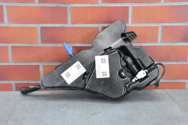 Pesulaitteen säiliö OEM 8084422 BMW M3/M4:lle image 2