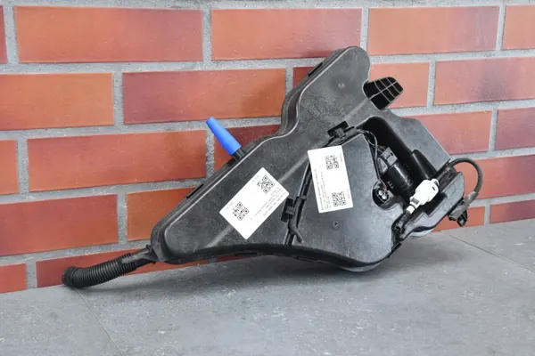 Pesulaitteen säiliö OEM 8084422 BMW M3/M4:lle image 3