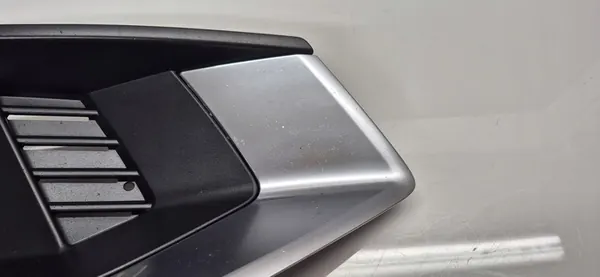 AUDI A4 B9 Rejilla de Parachoques Derecha image 3