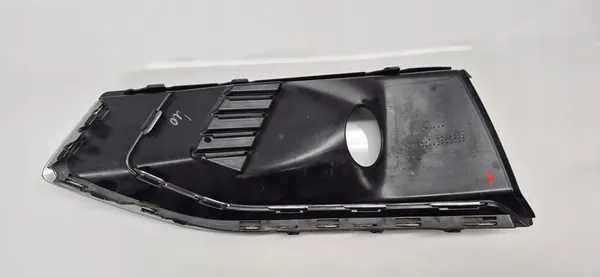 AUDI A4 B9 Rejilla de Parachoques Derecha image 4