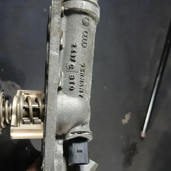 Termostato Volkswagen Passat W8 image 4