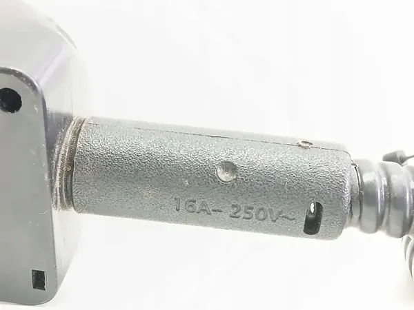 Motorvoorverwarming OEM 16A250V voor VW Passat B6 image 6