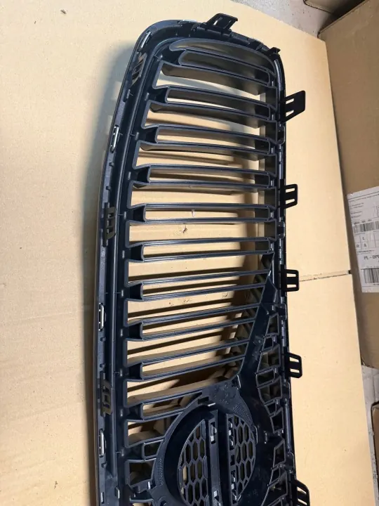 Volvo S90 V90 Grille OEM 070322 - Gebruikt origineel image 4