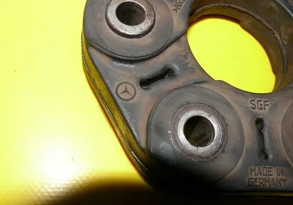 Mercedes-Benz A205 411 01 00 Aandrijfas Koppeling image 3