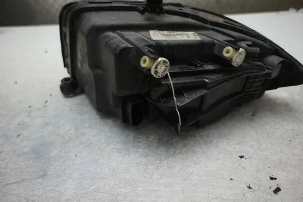 Audi A2 2000 Faros delanteros derecho image 4