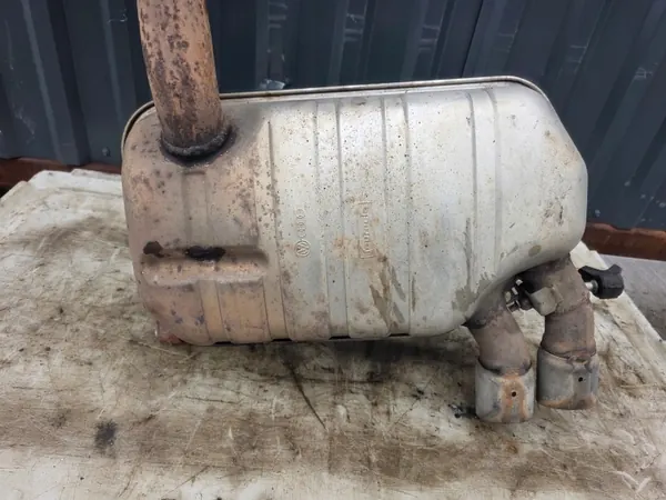 Pakoputken Vaimennin OEM 1K0120E/1K0119K Audi A3 8P image 3