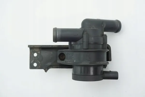 Vattenpump Audi A6 078121601B image 3