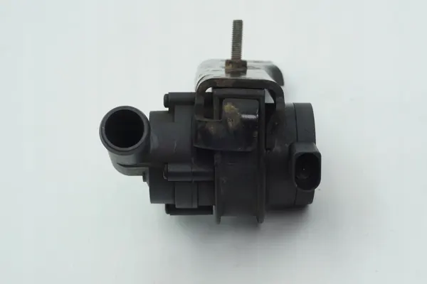 Vattenpump Audi A6 078121601B image 4