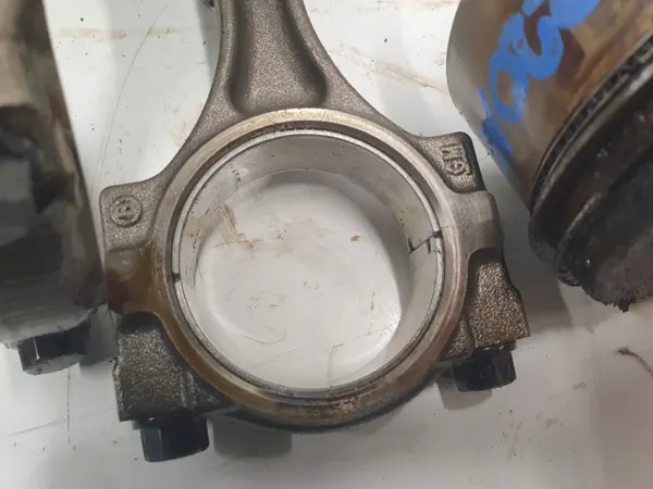 Saab 207R Kolv & Staket Set - Begagnade OEM Delar image 4