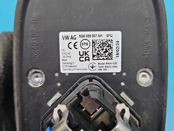 Antenne Skoda OEM 5Q0035507AH - État Utilisé image 7
