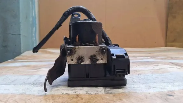 Mazda 2 ABS-pomp OEM 2S61 2M110 CE - Gebruikt image 5