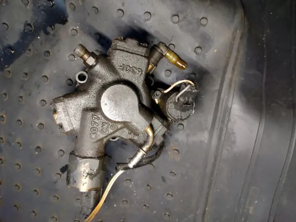 Pompe à injection OEM 9688153080 pour 2.0 HDI image 4